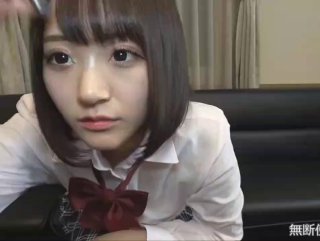 胆子真大某技校年轻小情侣放学不走在教室里啪啪还的脱光了